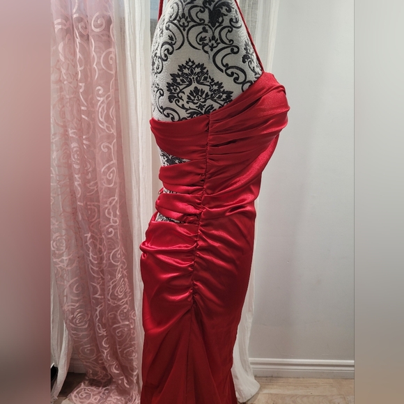 Laura Petite Prom Dress - Picture 10 of 10